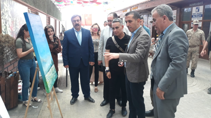 Suruç’ta, öğrencilerin yılsonu resim sergisi açıldı Urfa Haber